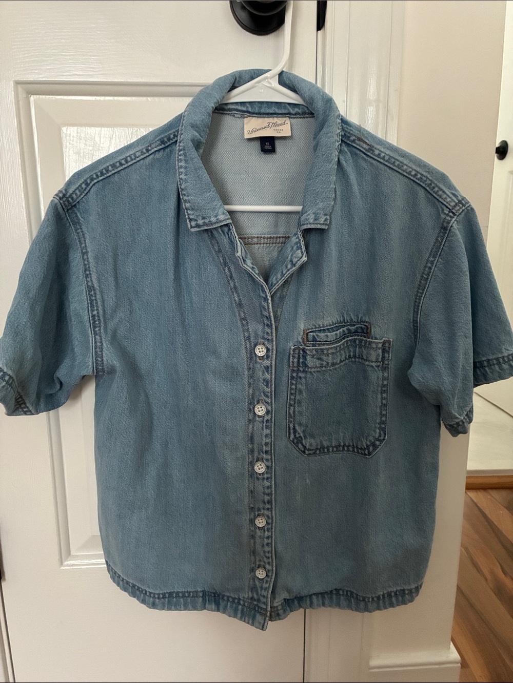 Universal Thread Light Blue Short-Sleeve Denim Button-Up Shirt